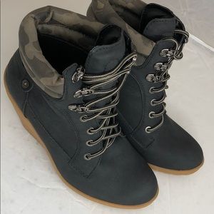 Camouflage top anklet wedge boots